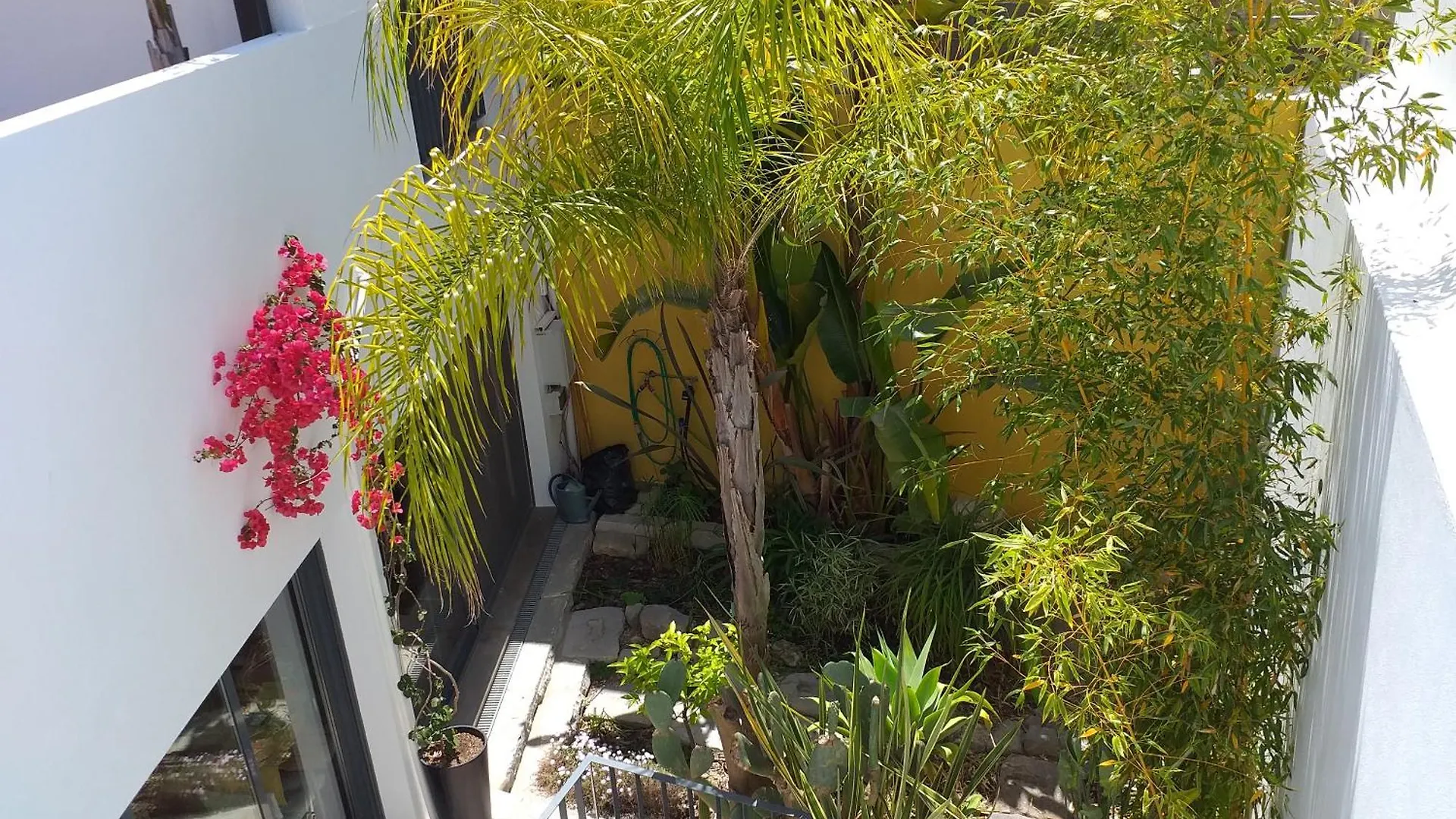 Calcada Guesthouse 塔维拉 招待所